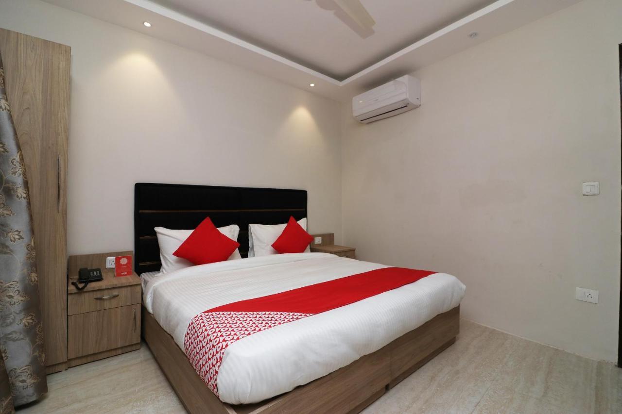 Oyo 72937 Hotel Tyagraj อัครา ภายนอก รูปภาพ