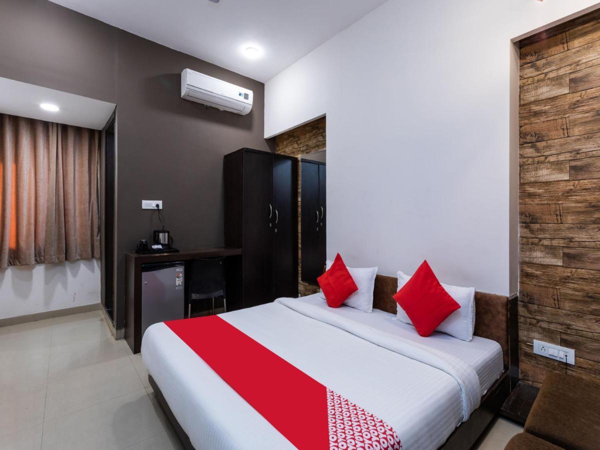 Oyo 72937 Hotel Tyagraj อัครา ภายนอก รูปภาพ